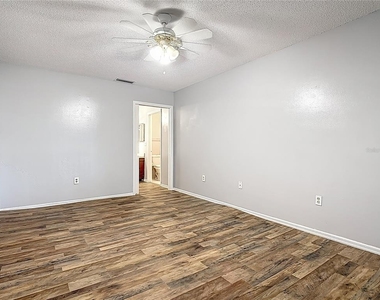 571 Hunter Circle - Photo Thumbnail 14