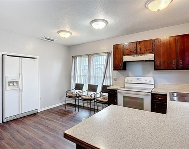 571 Hunter Circle - Photo Thumbnail 10