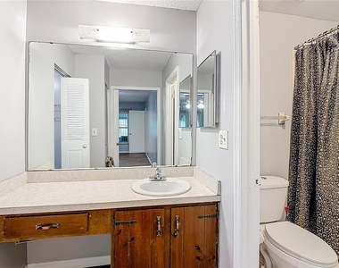 571 Hunter Circle - Photo Thumbnail 17
