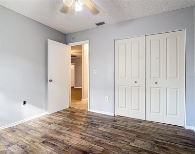 571 Hunter Circle - Photo Thumbnail 12