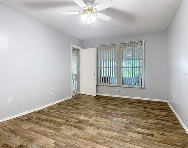 571 Hunter Circle - Photo Thumbnail 15
