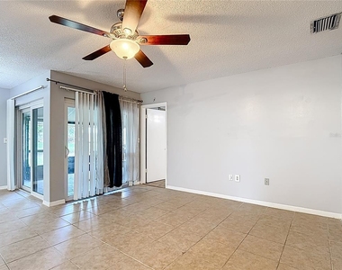 571 Hunter Circle - Photo Thumbnail 4