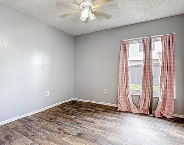 571 Hunter Circle - Photo Thumbnail 11