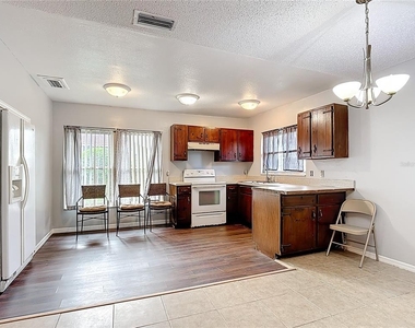 571 Hunter Circle - Photo Thumbnail 9