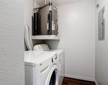571 Hunter Circle - Photo Thumbnail 20