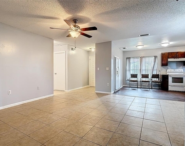 571 Hunter Circle - Photo Thumbnail 6