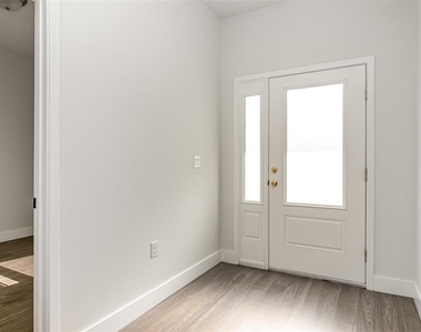 1213 Waterford Street Se - Photo Thumbnail 4