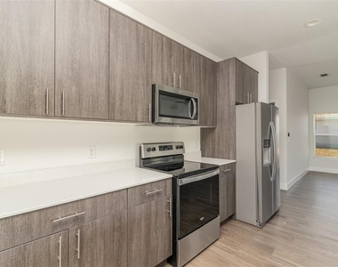 1213 Waterford Street Se - Photo Thumbnail 9