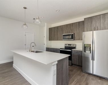 1213 Waterford Street Se - Photo Thumbnail 7