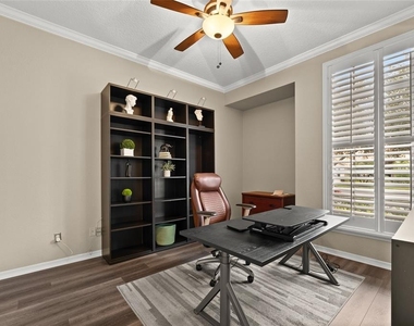 9502 Portbury Drive - Photo Thumbnail 4