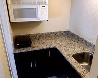 421 E Kennedy Boulevard - Photo Thumbnail 6