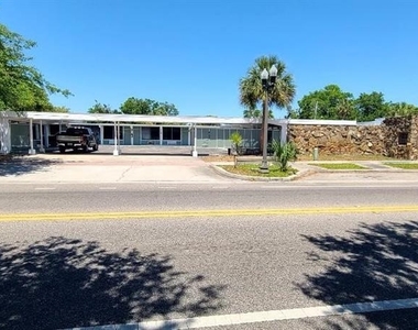421 E Kennedy Boulevard - Photo Thumbnail 1