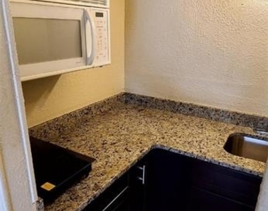 421 E Kennedy Boulevard - Photo Thumbnail 5