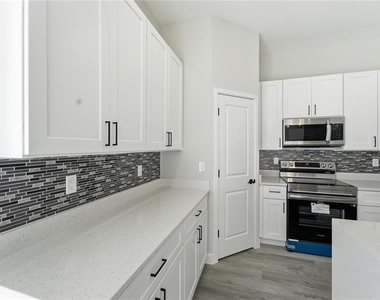 13690 Sw 43rd Circle - Photo Thumbnail 17