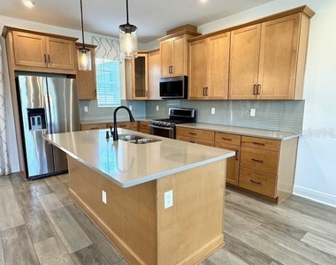 1825 Coastal Court - Photo Thumbnail 3