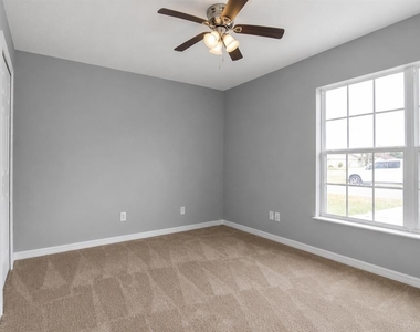 402 Bridgewater Court - Photo Thumbnail 6