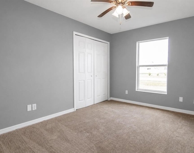 402 Bridgewater Court - Photo Thumbnail 8