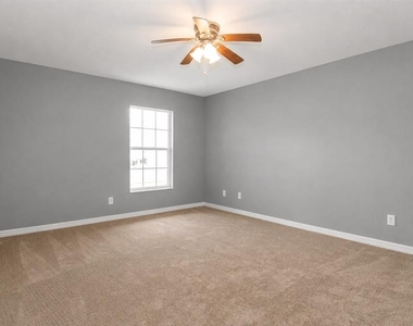 402 Bridgewater Court - Photo Thumbnail 4