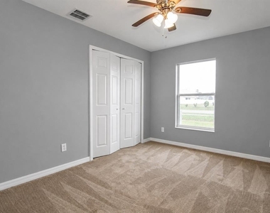402 Bridgewater Court - Photo Thumbnail 10