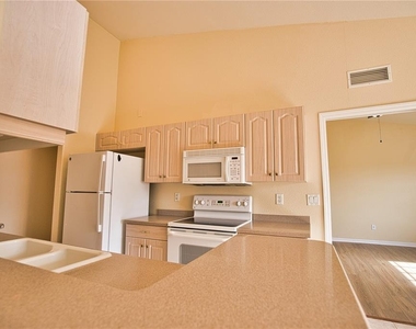 150 L Pavia Boulevard - Photo Thumbnail 14