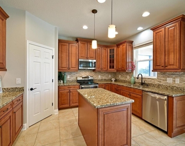 8031 111th Terrace E - Photo Thumbnail 8