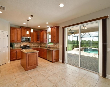 8031 111th Terrace E - Photo Thumbnail 12