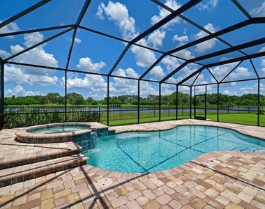 8031 111th Terrace E - Photo Thumbnail 2