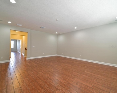 8031 111th Terrace E - Photo Thumbnail 17