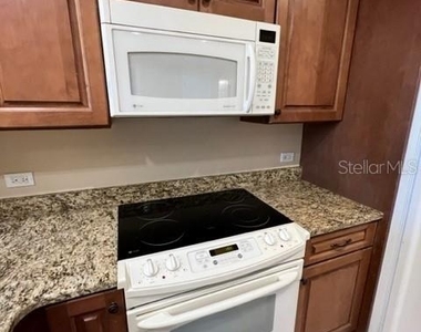 7710 Lake Vista Court - Photo Thumbnail 6