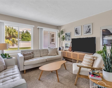 2449 Breakwater Circle - Photo Thumbnail 8