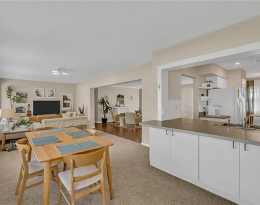 2449 Breakwater Circle - Photo Thumbnail 7