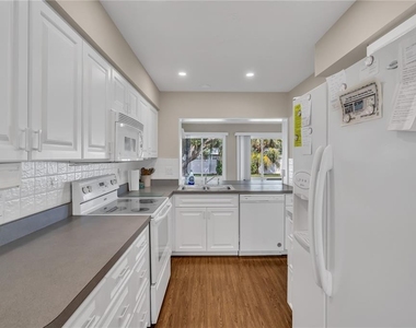 2449 Breakwater Circle - Photo Thumbnail 11