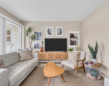 2449 Breakwater Circle - Photo Thumbnail 9