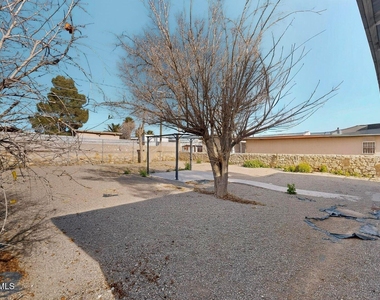 6203 Trowbridge Drive - Photo Thumbnail 21