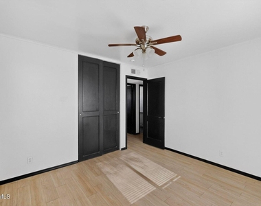6203 Trowbridge Drive - Photo Thumbnail 11