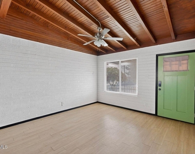 6203 Trowbridge Drive - Photo Thumbnail 3