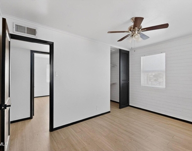 6203 Trowbridge Drive - Photo Thumbnail 16