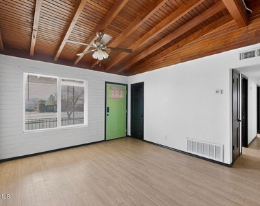 6203 Trowbridge Drive - Photo Thumbnail 4