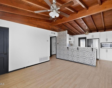 6203 Trowbridge Drive - Photo Thumbnail 5
