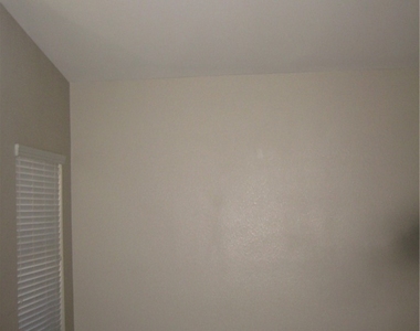 875 Hollandsworth Avenue - Photo Thumbnail 10
