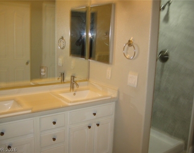 875 Hollandsworth Avenue - Photo Thumbnail 14
