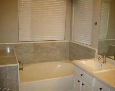 875 Hollandsworth Avenue - Photo Thumbnail 13