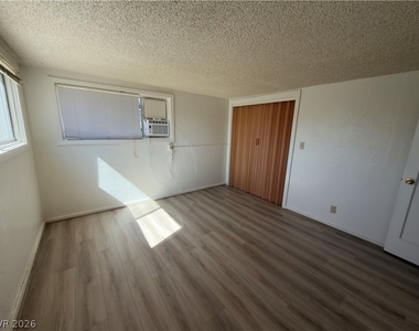 632 5th Street - Photo Thumbnail 4