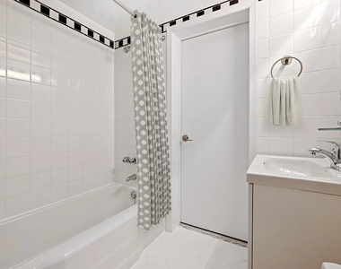 West 34th Street - Photo Thumbnail 3