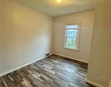 59 Clark Avenue - Photo Thumbnail 7
