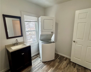 59 Clark Avenue - Photo Thumbnail 6