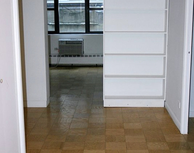 E 46th St - Photo Thumbnail 2