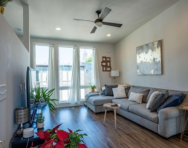 452 Latta Street Ne - Photo Thumbnail 2