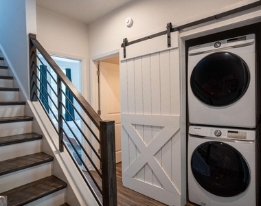 452 Latta Street Ne - Photo Thumbnail 6