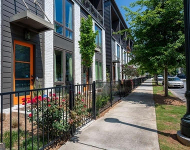 452 Latta Street Ne - Photo Thumbnail 1